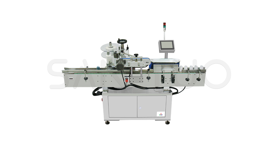 Conical bottle labeling machine