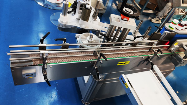 圓瓶貼標(biāo)機(jī)該怎么選擇最合適自己的？