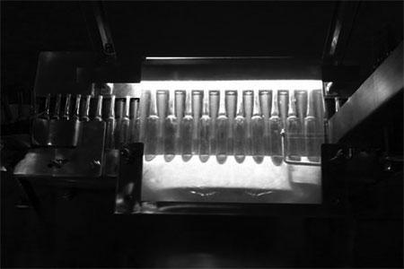 燈檢機知識：自動燈檢機是怎么判斷產(chǎn)品是否符合標準的