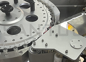 高速回轉(zhuǎn)式貼標(biāo)機(jī)